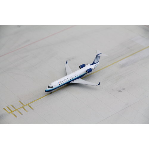 NG Model 1:200 United Express “Blue Tulip” CRJ-200 NG Model 1:200 United Express “Blue Tulip” CRJ-200