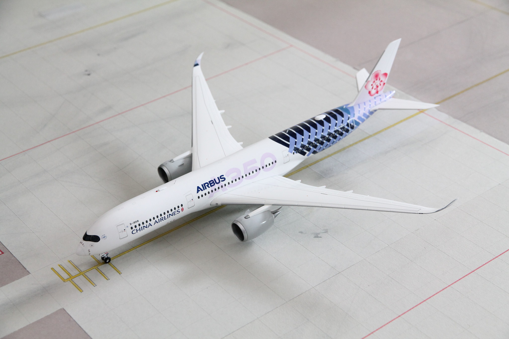 チャイナエアライン AIRBUS A350-900 1:200 - 航空機