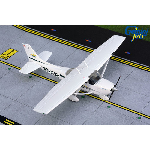 Gemini Jets 1:72 Cessna 172 Skyhawk "Fly ECA" Gemini Jets 1:72 Cessna 172 Skyhawk "Fly ECA"