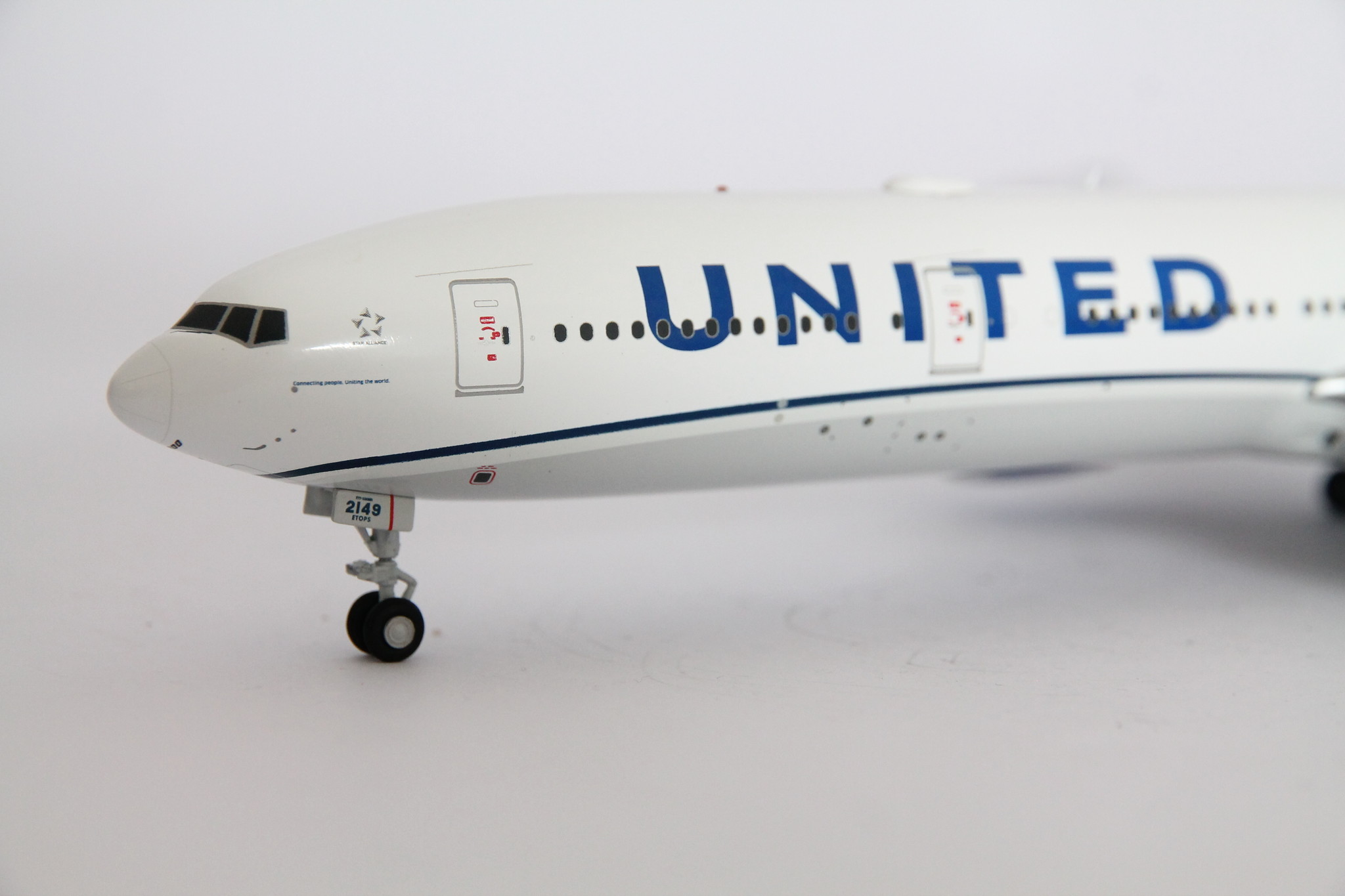 United Boeing 777 300er N2749u Gemini Jets G2ual894 Scale 1 200 In Stock Toys Hobbies Contemporary Manufacture - boeing 777 roblox