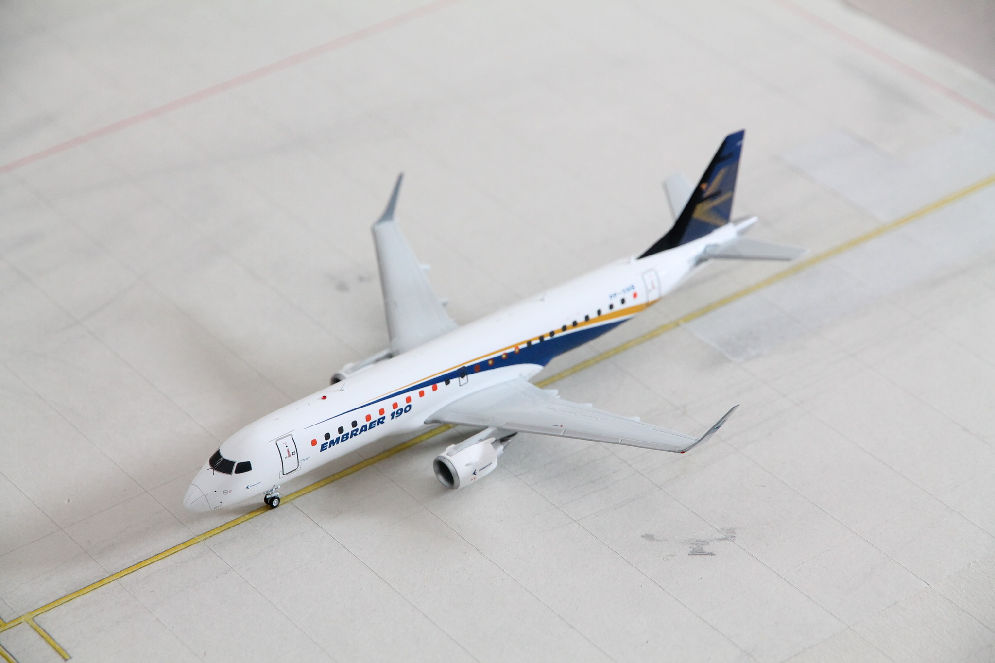 jc-wings-1200-embraer-house-