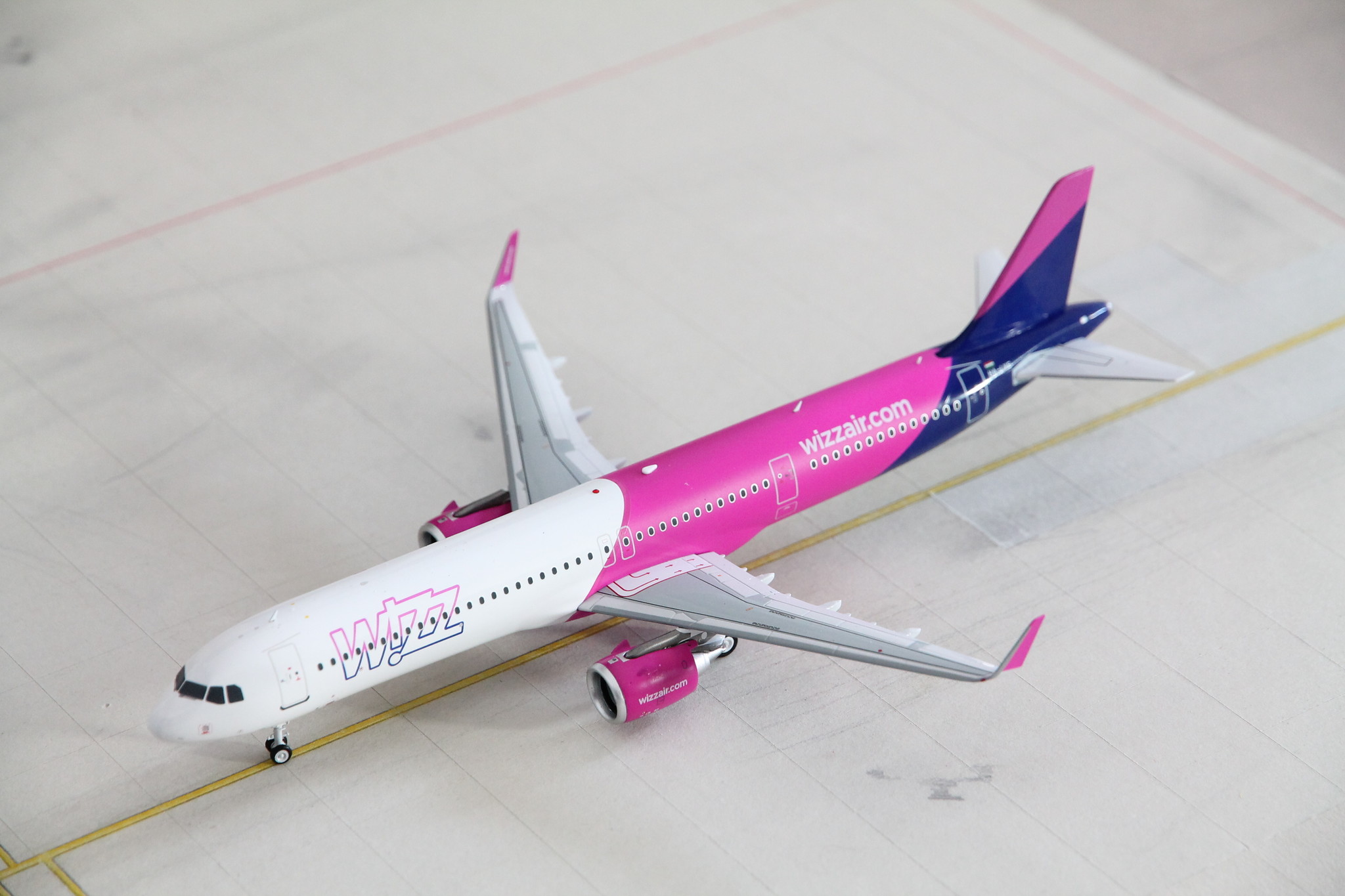 wizz air toy plane
