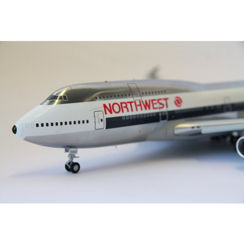Gemini Jets 1:200  Northwest Airlines Boeing 747-400 - Flaps Down