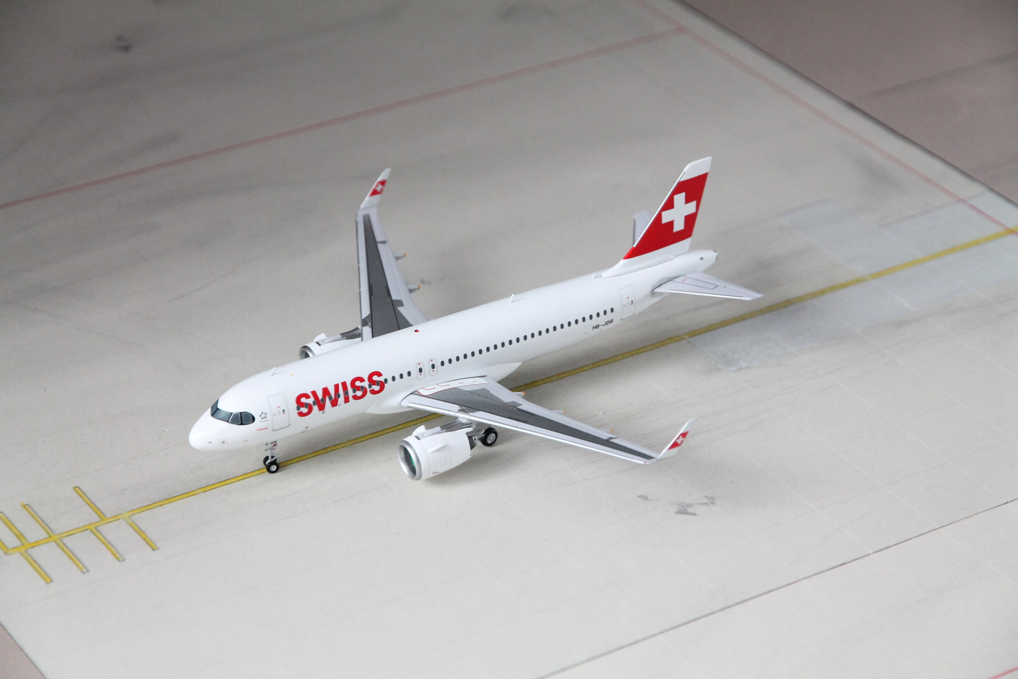 1:200 Swiss Airbus A320NEO HB-JDB JC Wings EW232N002 - Diecast Trading