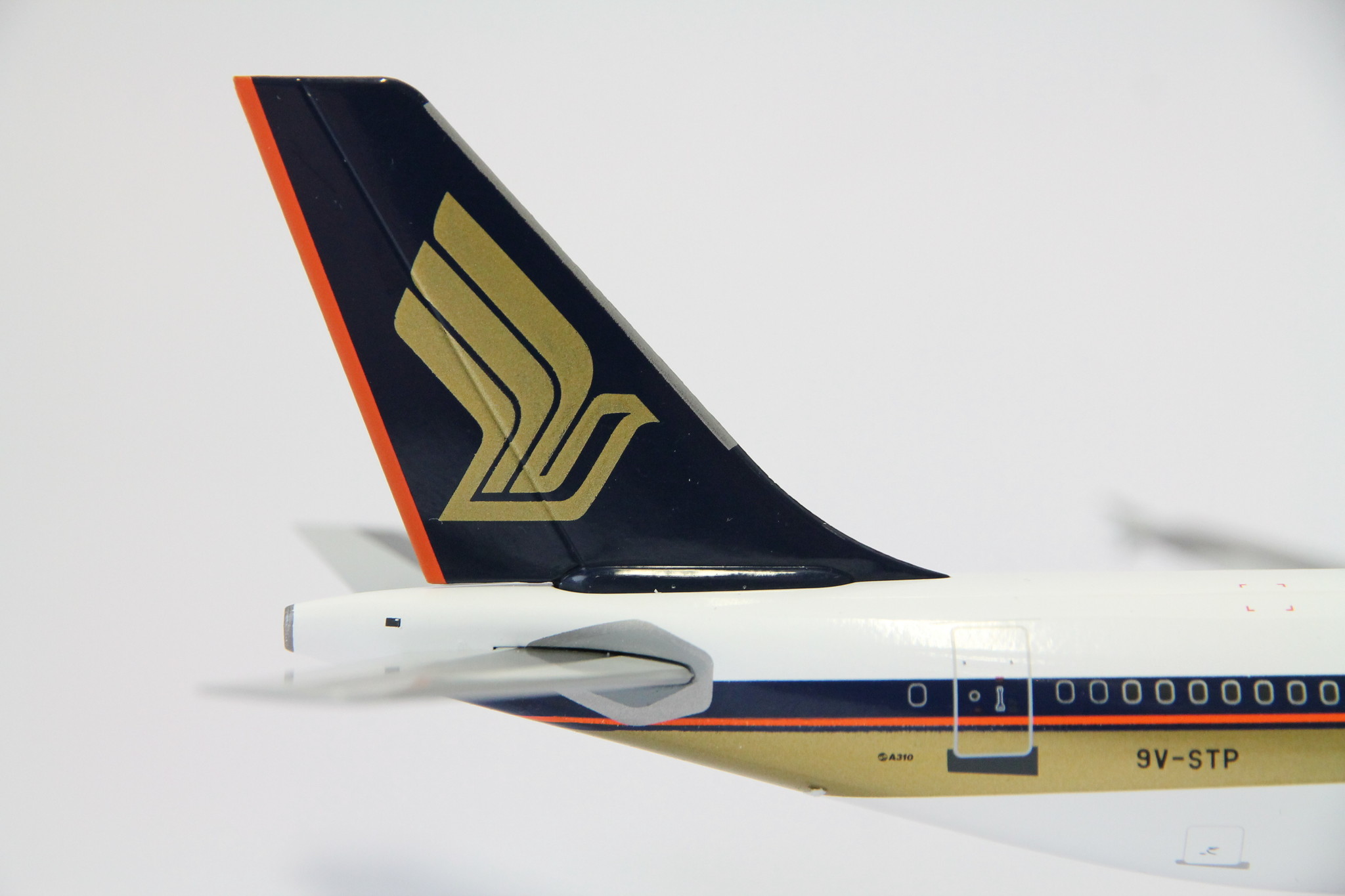 1:200 Singapore Airlines Boeing A310-300 9V-STP EW2313001