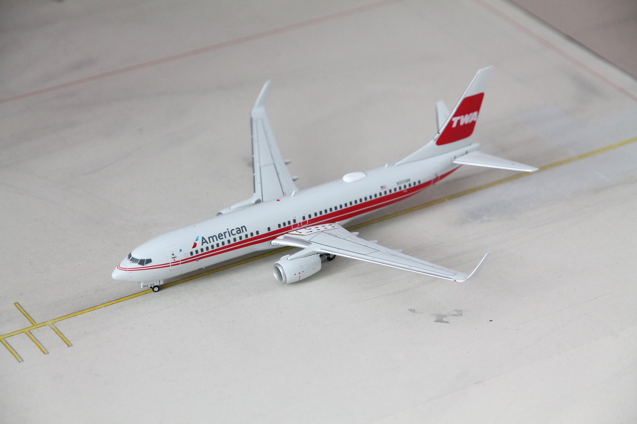 1:200 American Airlines 