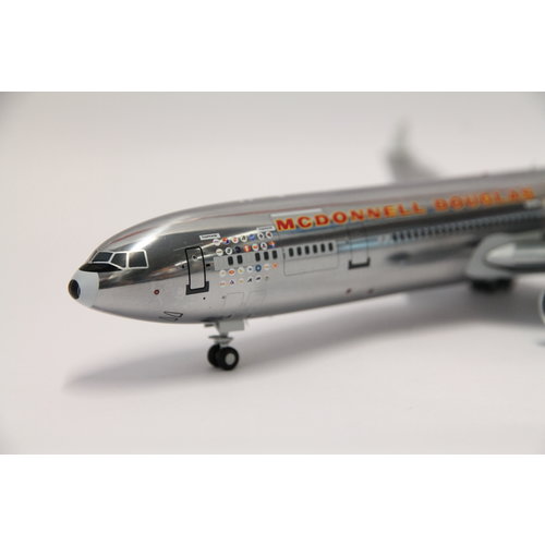 JC Wings 1:200 McDonnell Douglas House Color MD-11 JC Wings 1:200 McDonnell Douglas House Color MD-11