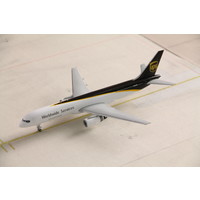 1:200 UPS B757-200