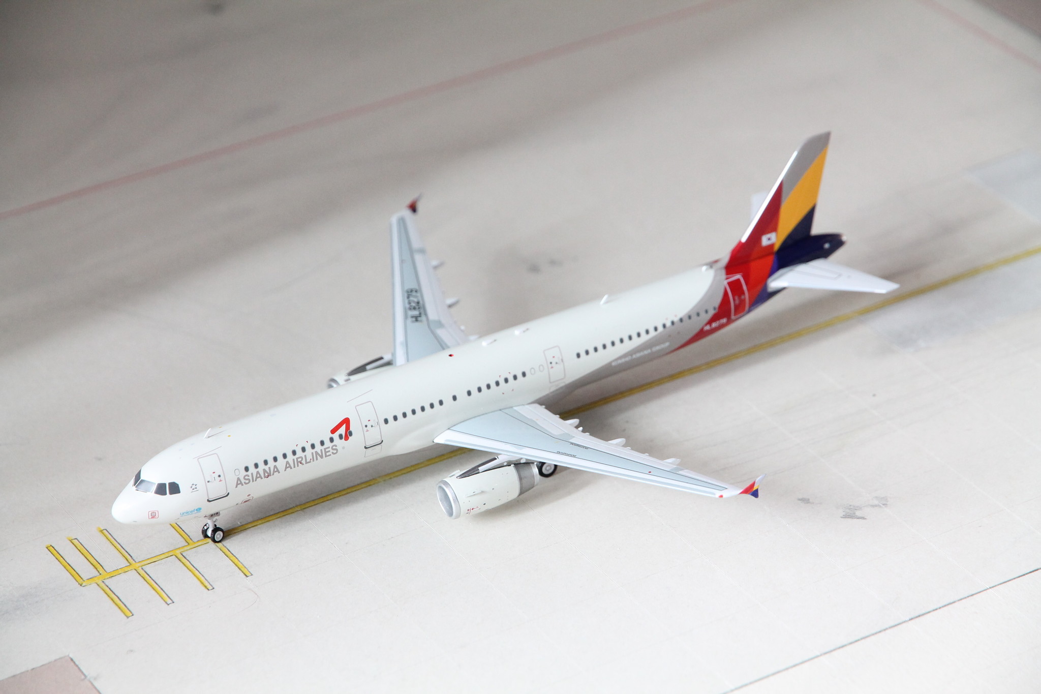 1:200 Asiana Airlines Airbus A321 HL8279 J Fox JF-A321-012