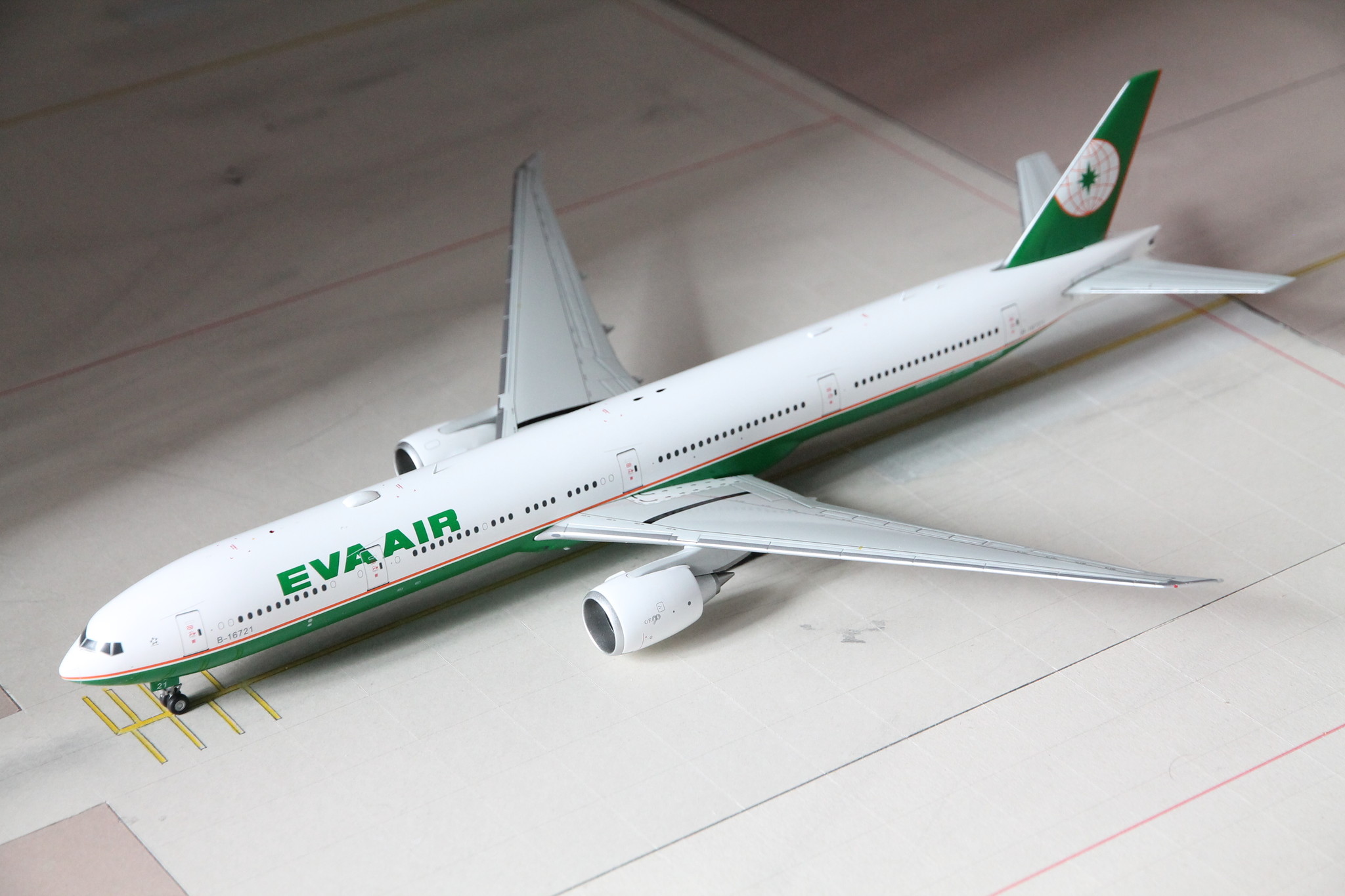 本物の B777 300ER エバー航空 1:200 AIR EVA モデル 航空機 - shatranj.ai