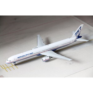 JC Wings 1:200 Boeing House Color  B757-300