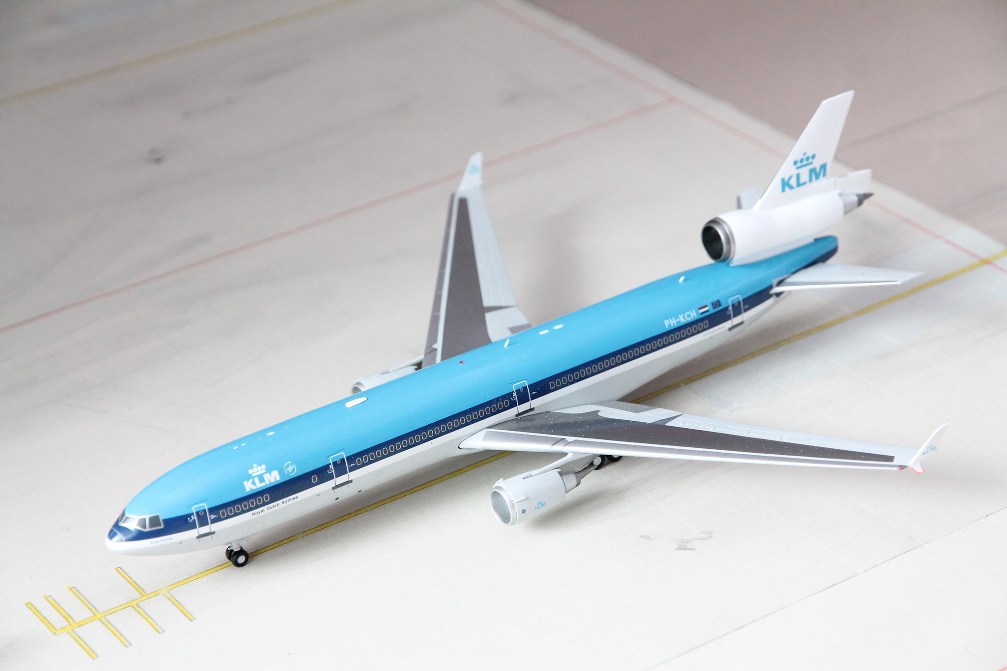 海外規格1/200 JC KLMオランダ航空 マクダネルダグラスMD-11 ZMAsj