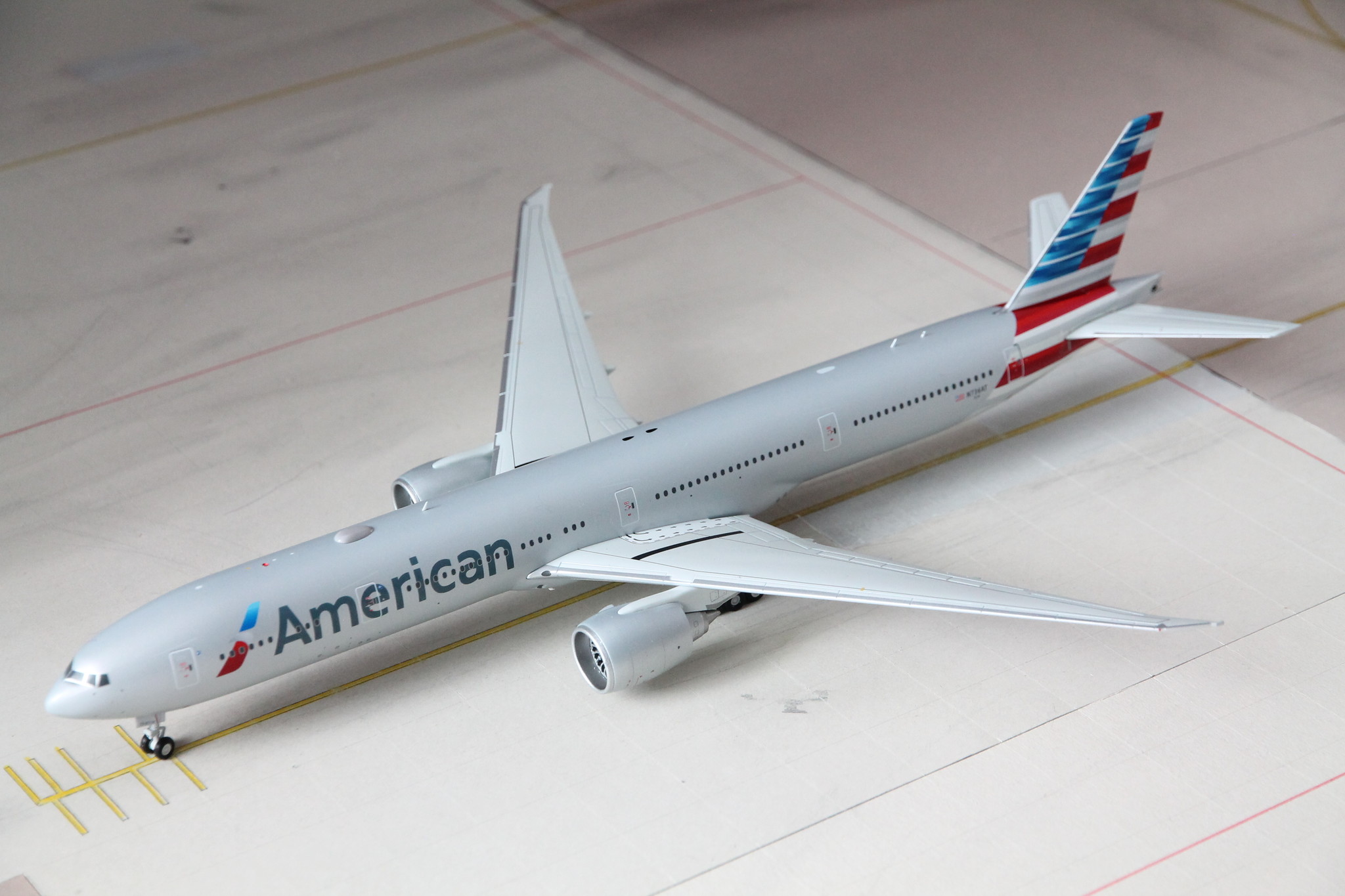 Gemini Jets 1:200 American Airlines B777-300