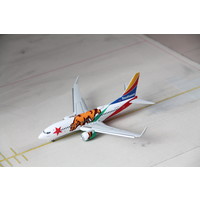 1:200 Southwest Airlines “California One” B737-700 - Flaps Down