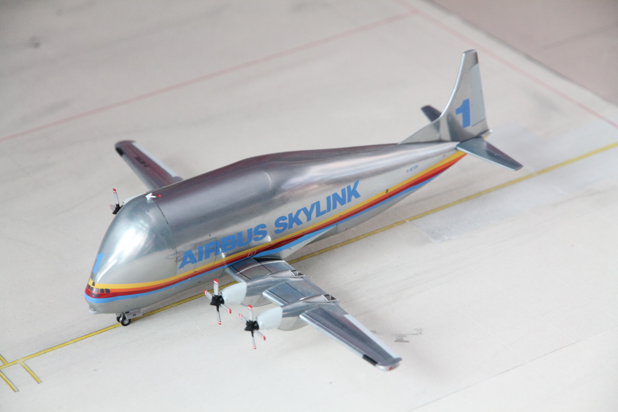 1:200 Airbus Aero-Spacelines 377SGT Super Guppy F-BTGV JC Wings