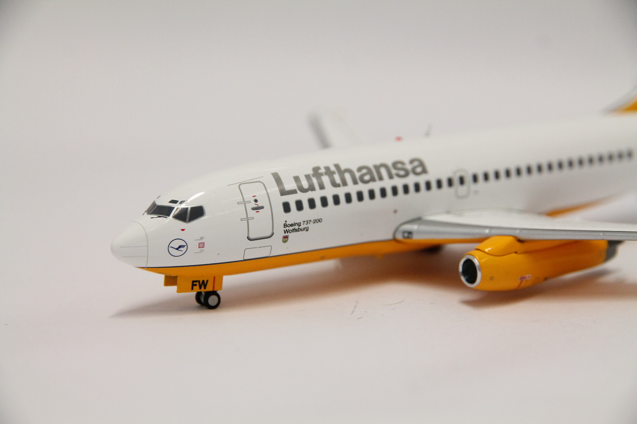 JC Wings 1:200 Lufthansa “Experimental Color Scheme” B737-200