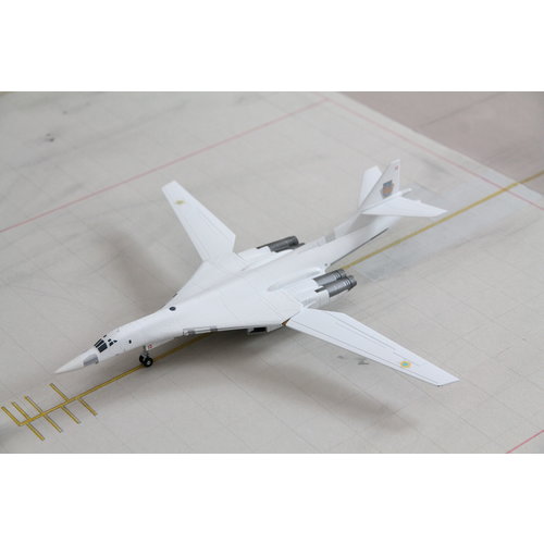 Herpa 1:200 Ukrainian Air Force TU160, Blackjack/White Swan Herpa 1:200 Ukrainian Air Force TU160, Blackjack/White Swan