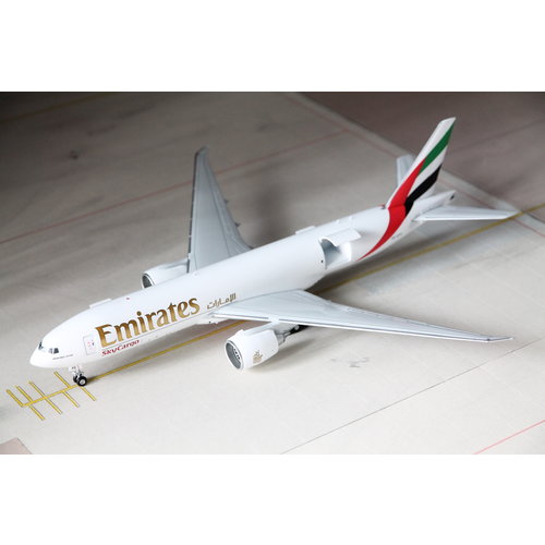 Gemini Jets 1:200 Emirates SkyCargo B777-200LRF - Interactive