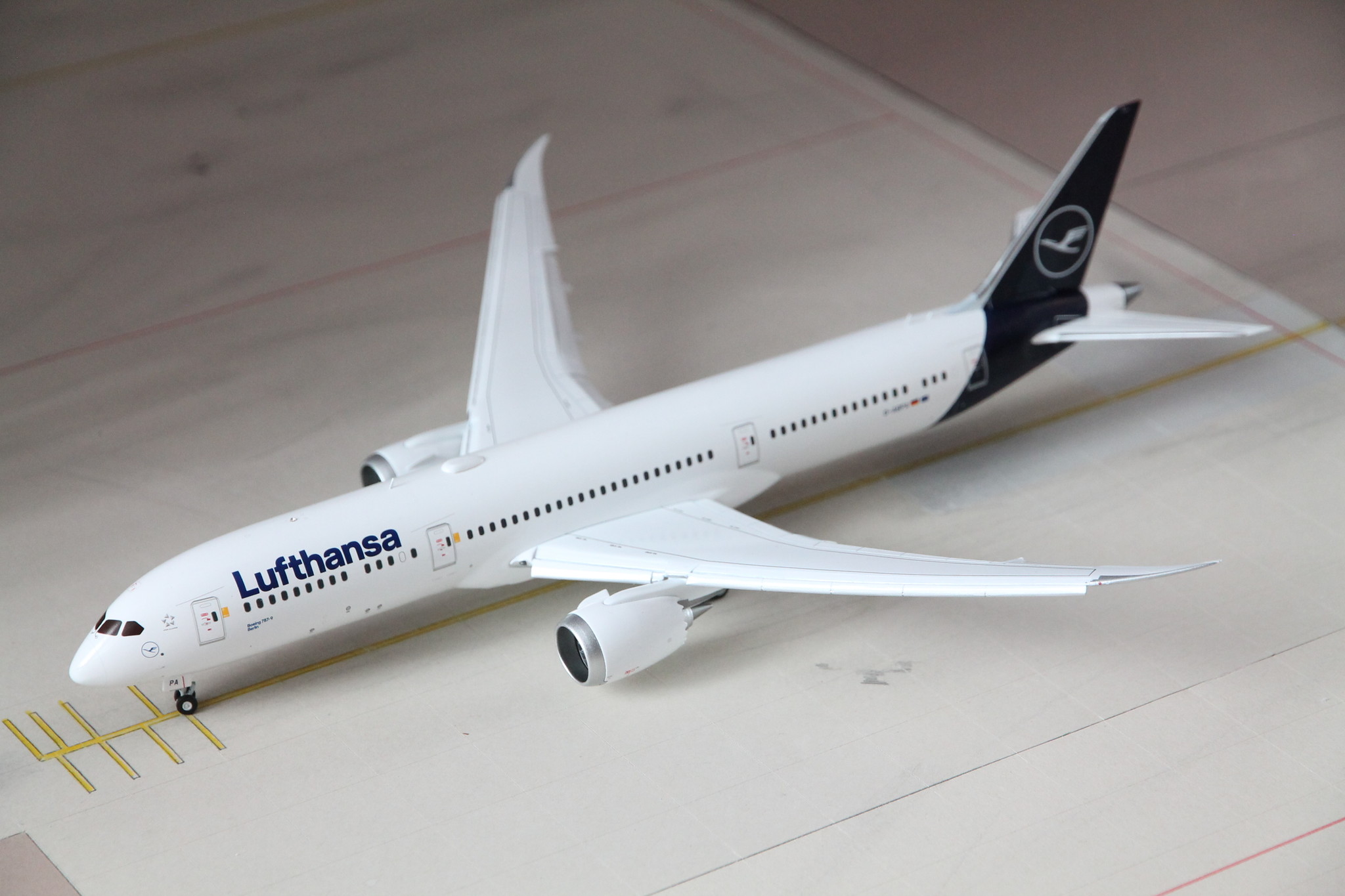 1:200 Lufthansa Boeing 787-9 D-ABPA Gemini200 G2DLH1050F FLAPS DOWN