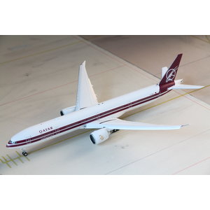 Gemini Jets 1:200 Qatar Airways "25th Anniversary Retro" B777-300ER - Flaps Down