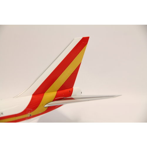 JC Wings 1:200  Kalitta "Mask" Boeing 747-400F  - Flaps Down