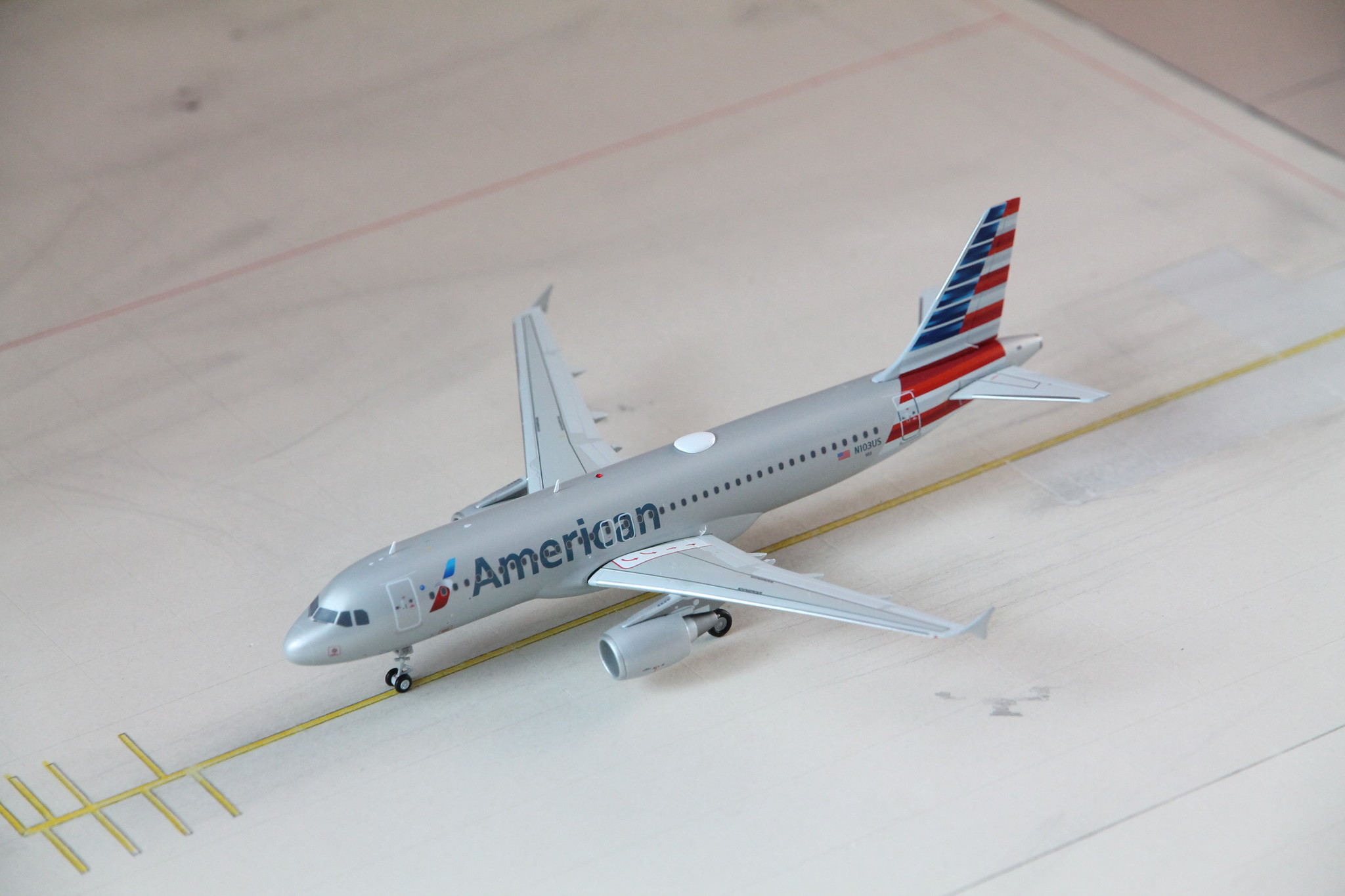 1:200 American Airlines Airbus A320 N103US Gemini200 G2AAL1103