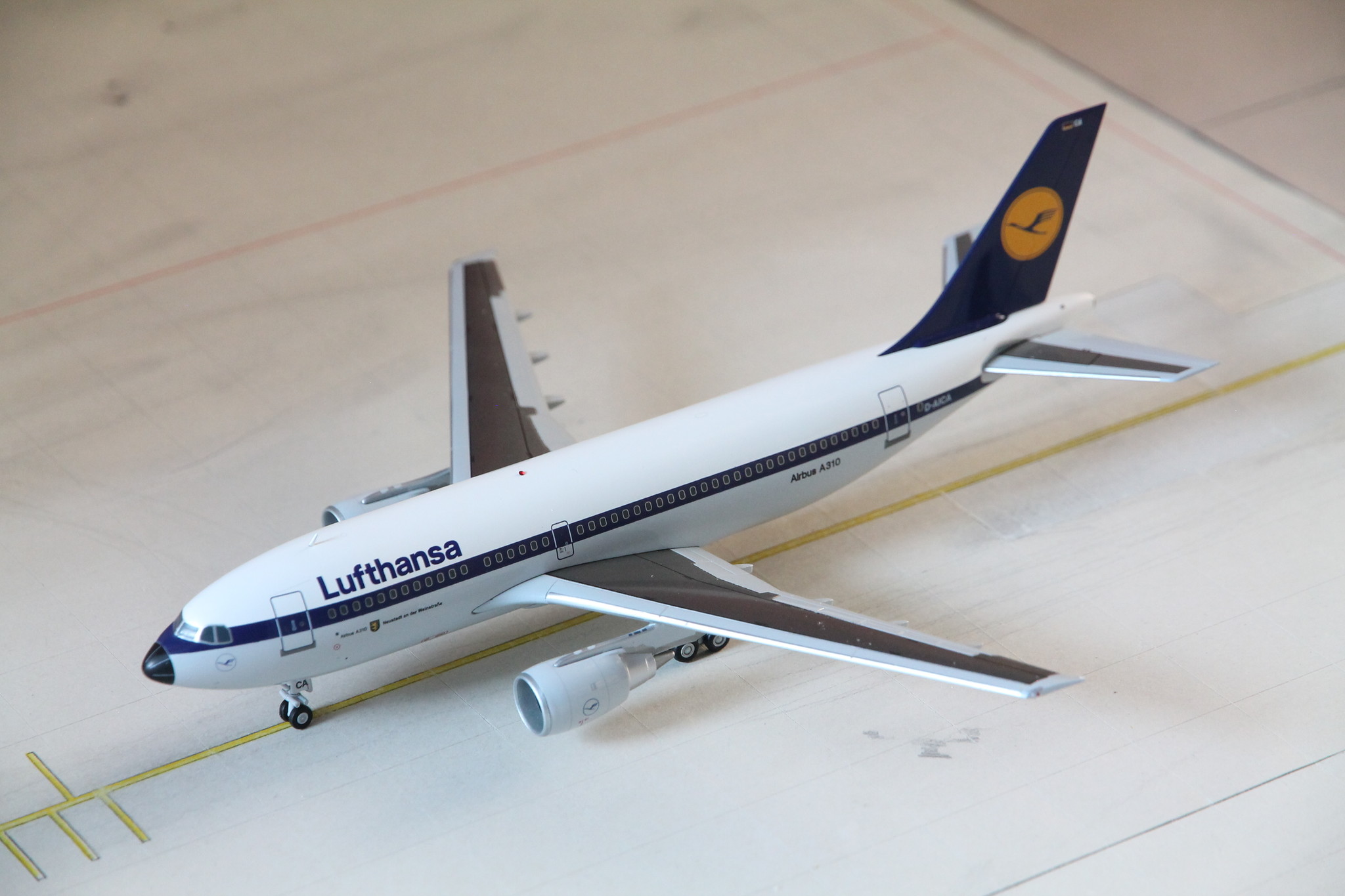 1:200 Lufthansa Airbus A310-200 D-AICA JC Wings EW2312001