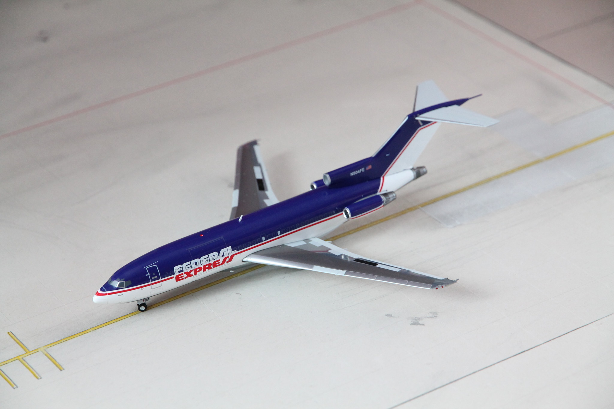 1:200 FedEx Boeing B727-100 N504FE JC Wings XX20164