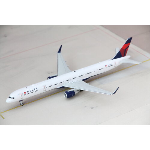 Gemini Jets 1:200 Delta Air Lines B757-300