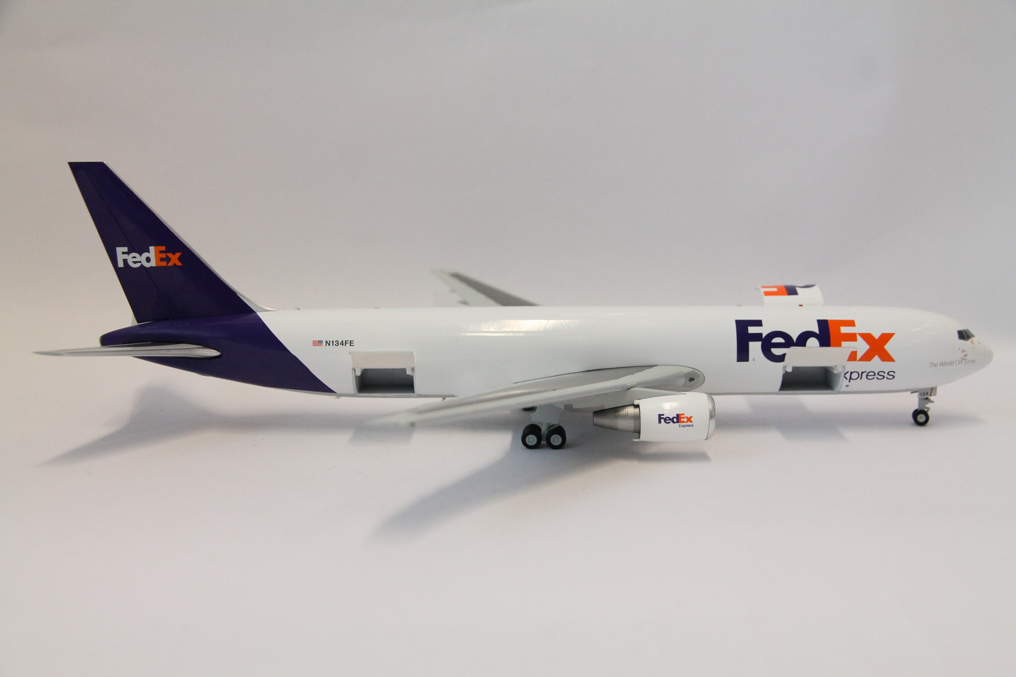 Gemini Jets 1:200 FedEx B767-300F - Interactive