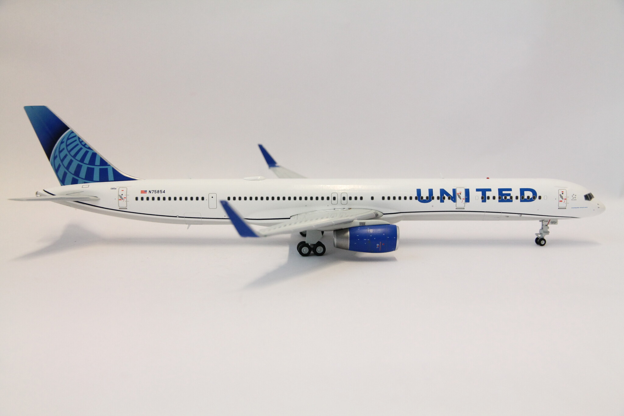 1:200 United Airlines Boeing B757-300 N75854 Gemini200 G2UAL1101