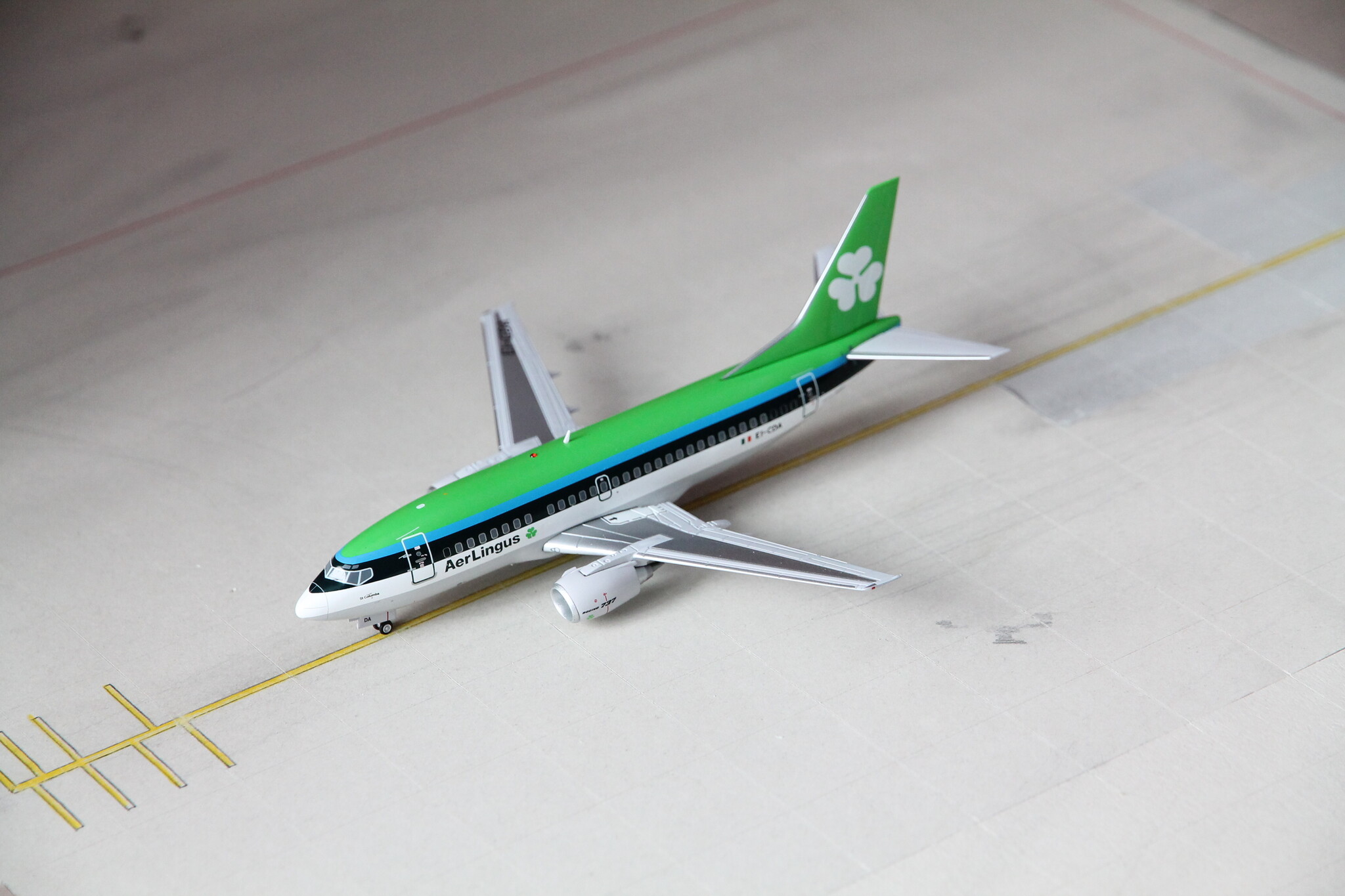 1:200 Aer Lingus Boeing 737-500 EI-CDA JC Wings XX2396