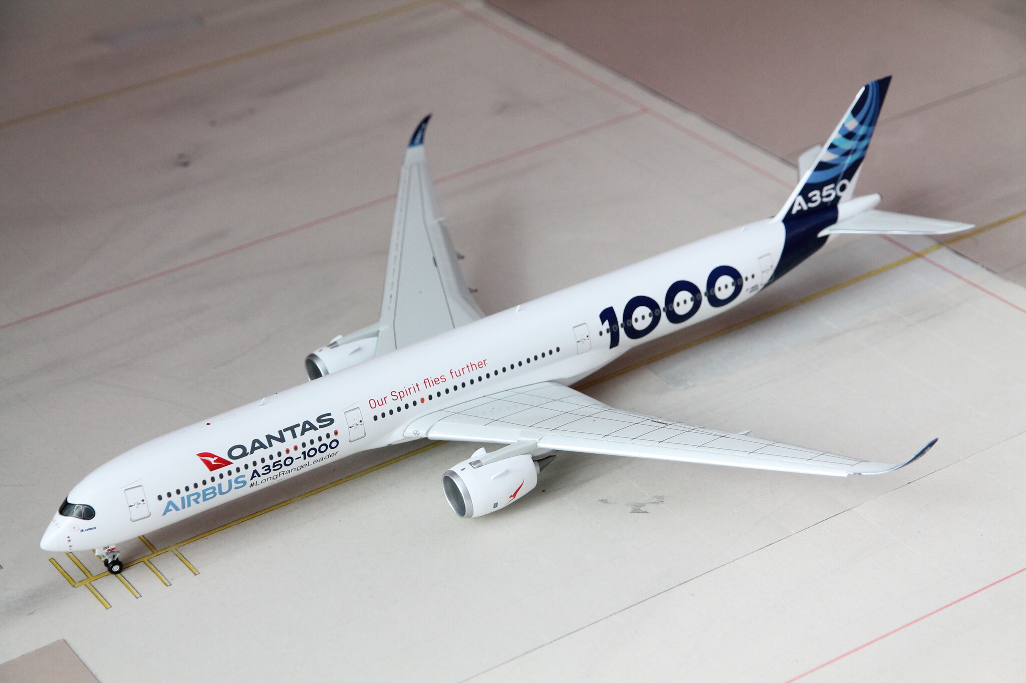 1:200 Airbus House Color A350-1000 JC Wings F-WMIL XX20310A FLAPS DOWN