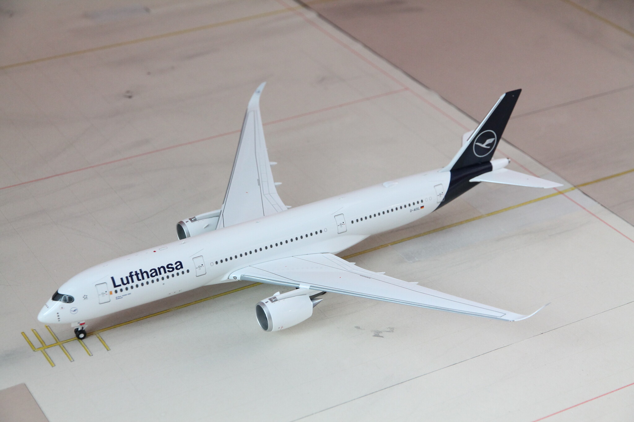 大得価格安1/200　ルフトハンザ航空　A350-900 民間航空機