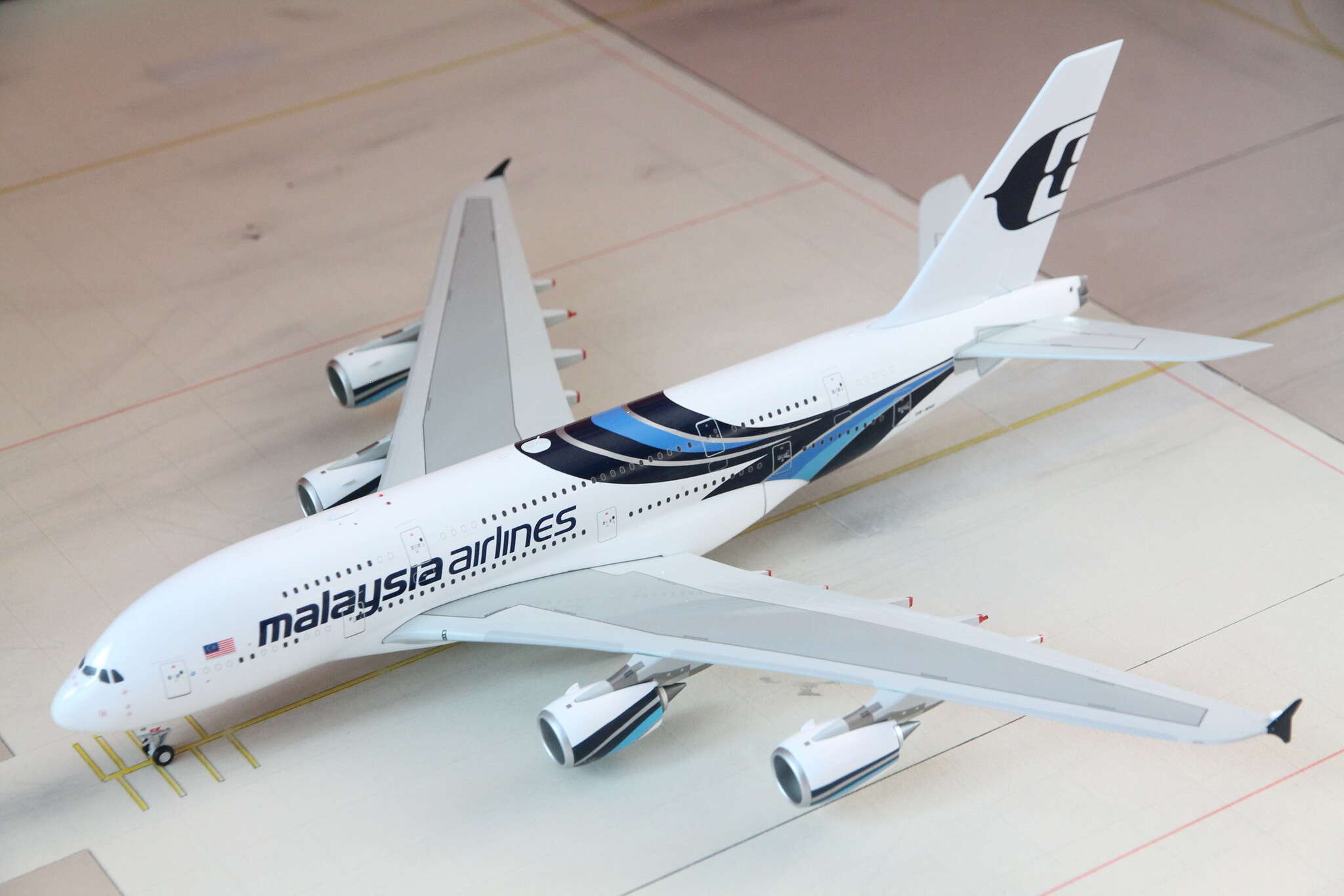 1:200 Malaysia Airlines Airbus A380 9M-MNB JC Wings XX20057