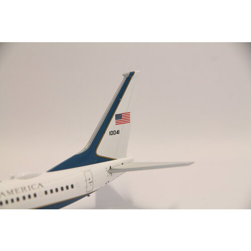 Gemini Jets 1:200 United States Air Force USAF B737-700 (C-40B)