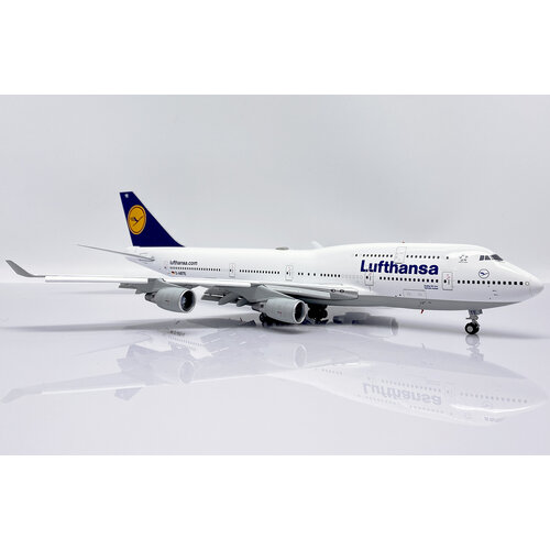 JC Wings 1:200 Lufthansa B747-400 -FLAPS DOWN + Aviationtag