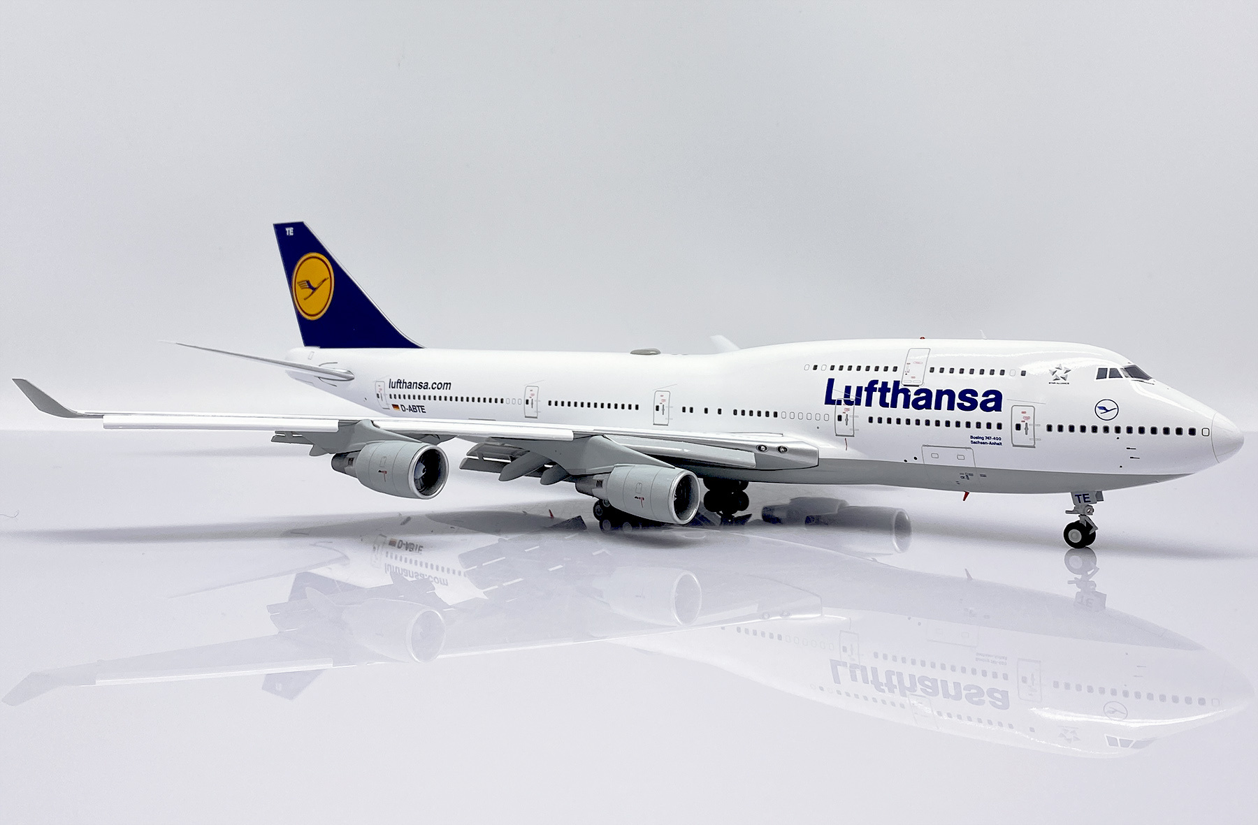 1:200 Lufthansa Boeing 747-400 D-ABTE JC Wings XX20315A + 1:200 Lufthansa Boeing 747-400 D-ABTE JC Wings XX20315A +