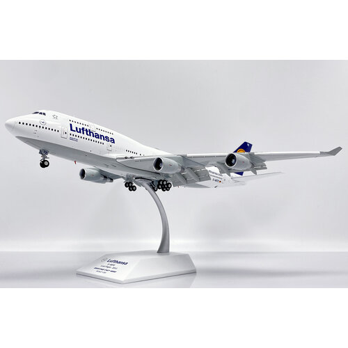 JC Wings 1:200 Lufthansa B747-400 -FLAPS DOWN + Aviationtag