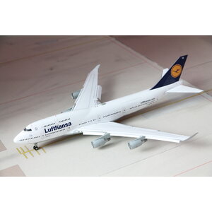 JC Wings 1:200 Lufthansa B747-400 -FLAPS DOWN + Aviationtag