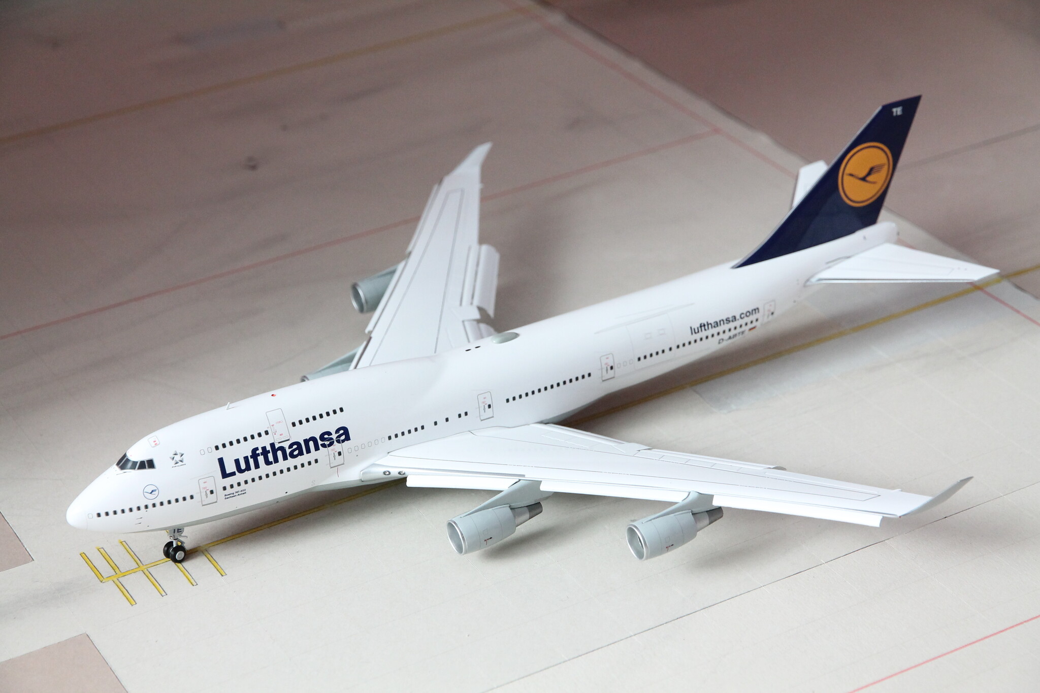 1:200 Lufthansa Boeing 747-400 D-ABTE JC Wings XX20315A + 1:200 Lufthansa Boeing 747-400 D-ABTE JC Wings XX20315A +