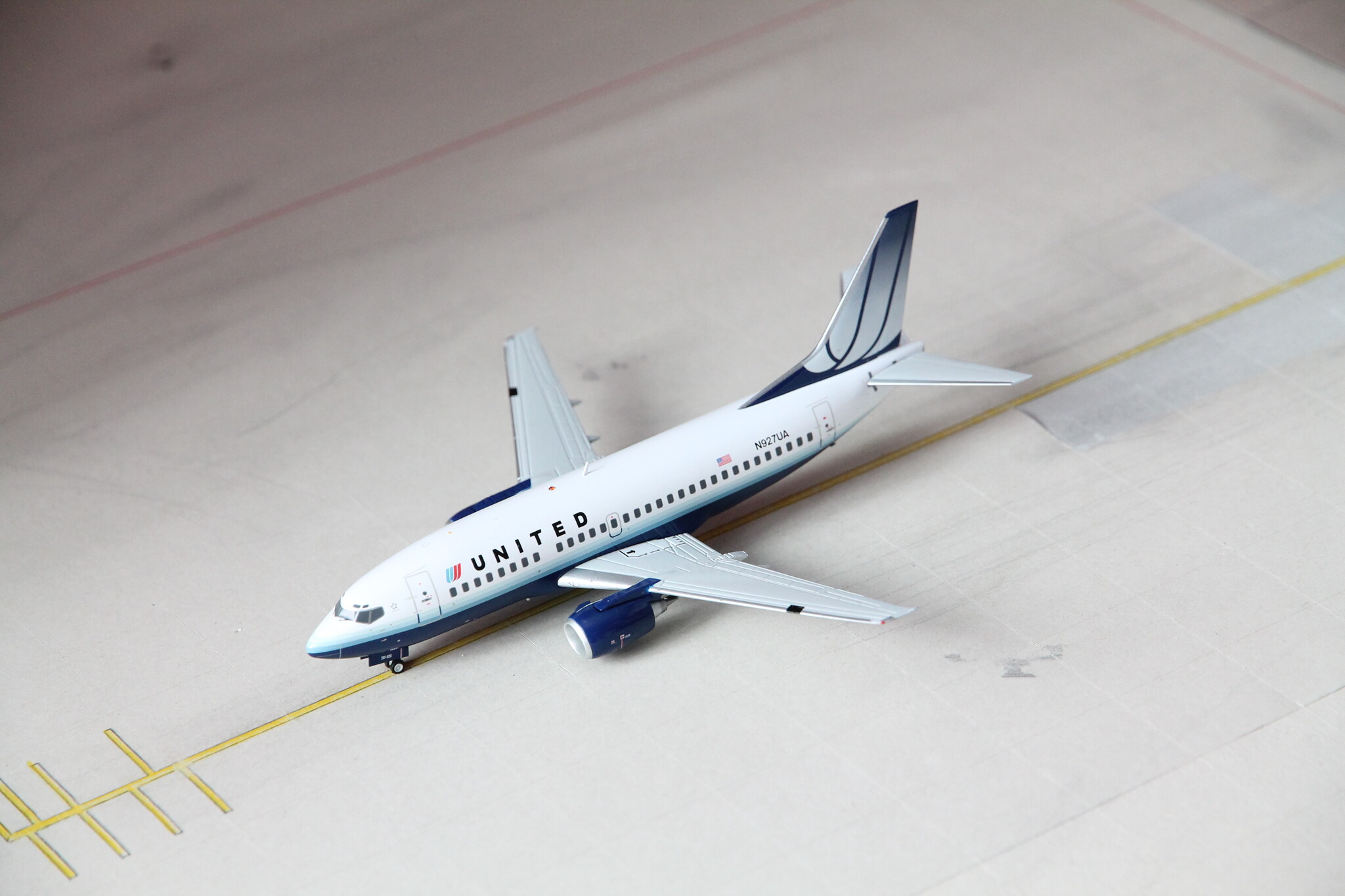 1:200 United Airlines Boeing 737-500 N927UA JC Wings XX20243 1:200 United Airlines Boeing 737-500 N927UA JC Wings XX20243