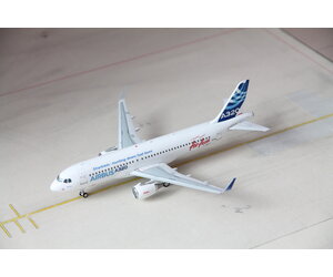 【新品】QingdaoAirlines A320neoモデルプレーン 1/200 1:200 Airbus House Color Airbus A320neo F-WNEO Aviation200