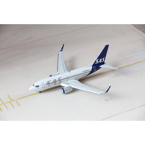 JC Wings 1:200 SAS Scandinavian Airlines B737-700 - Flaps Down