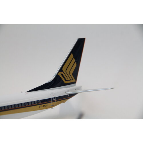 JFox 1:200 Singapore Airlines B737-800