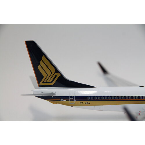JFox 1:200 Singapore Airlines B737-800
