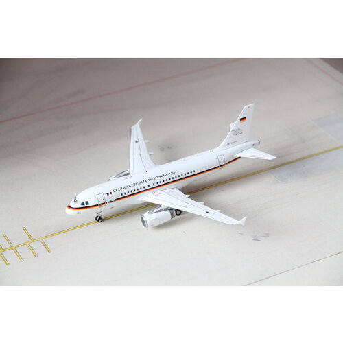 JC Wings 1:200 Luftwaffe German Air Force A319 (CJ) JC Wings 1:200 Luftwaffe German Air Force A319 (CJ)