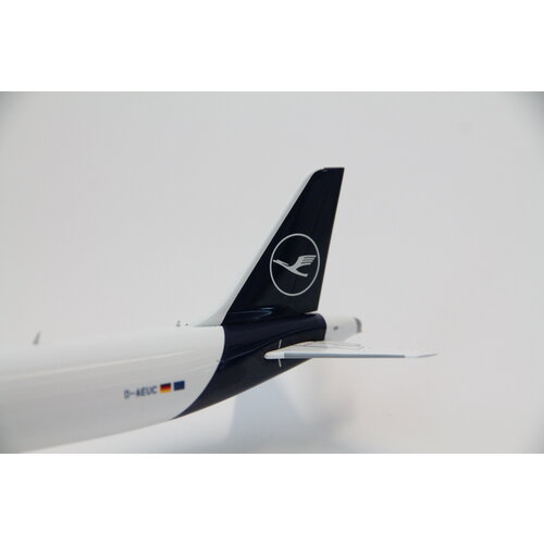 JFox 1:200 Lufthansa Cargo A321