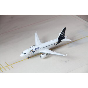 JFox 1:200 Lufthansa "Lu The Duck" A319