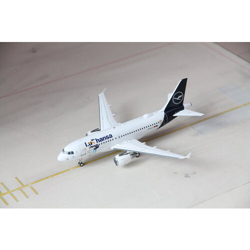 JFox 1:200 Lufthansa "Lu The Duck" A319 JFox 1:200 Lufthansa "Lu The Duck" A319